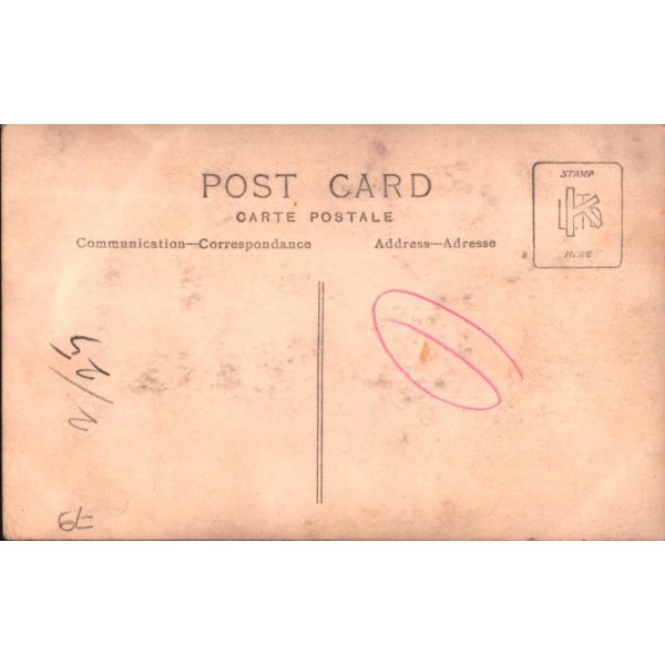 Bir millî bayram töreni için beyaz elbiselere bürünüp hilalli taçlar takmış Bozdoğanlı kızların alamünit bir hatırası, 1939 tarihli, 9x14 cm