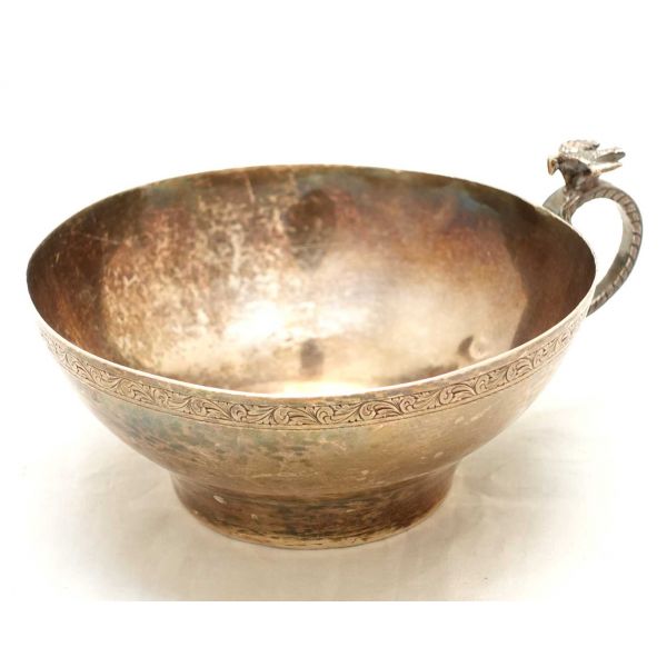 Tuğralı kalem işçilikli, üzerine kuş konmuş dal formundaki kulbu ile dikkat çeken Osmanlı dönemi kallavi boy gümüş çamçak, 195 g, 16x6 cm