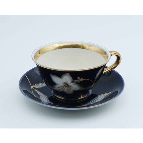 Royal Ivory K.P.M   A.D Germany damgalı porselen fincan, fincan çapı 8 cm yüksekliği 5 cm, tabak çapı 12 cm...