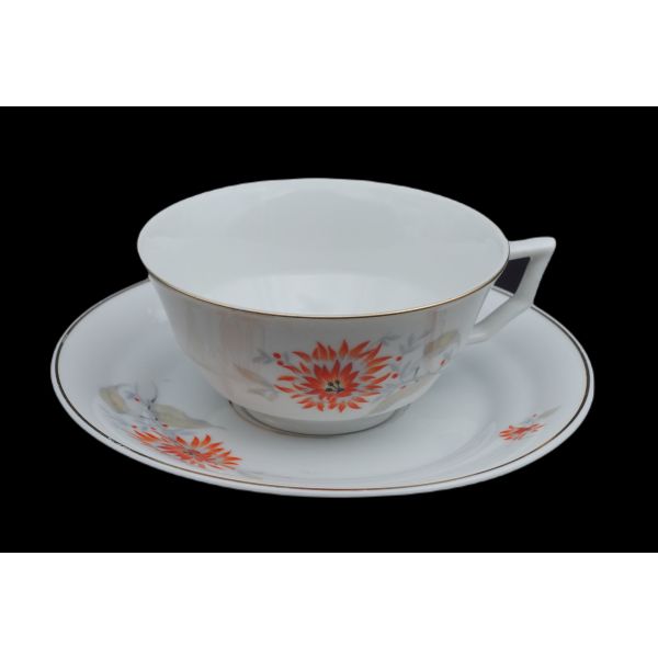 Suisse Langenthal damgalı porselen fincan, fincan çapı 8 cm, yüksekliği 4 cm, tabak çapı 12 cm...