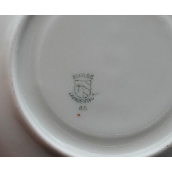 Suisse Langenthal damgalı porselen fincan, fincan çapı 7 cm, yüksekliği 4 cm, tabak çapı 12 cm...