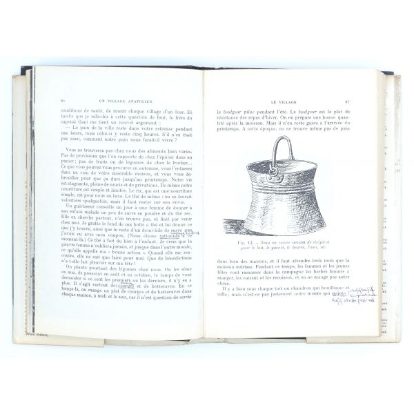 UN VILLAGE ANATOLIEN, Mahmout Makal, 1963, Librairie Plon, Paris, 294 sayfa, 14x21 cm...