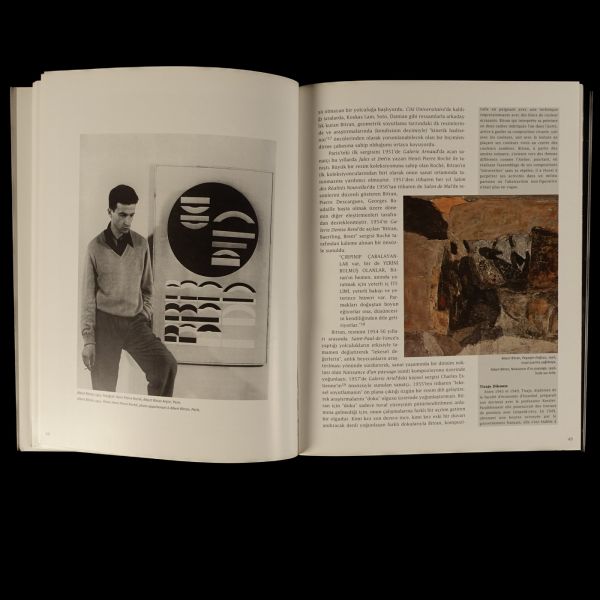 PARİS OKULU VE TÜRK RESSAMLARI (Paris: 1945-1960) L´ECOLE DE PARIS ET LES PEINTRES TURCS, (yayına hazırlayan: Barış Tut), 2000, Yapı Kredi Kültür Sanat Yayıncılık, 131 sayfa, 23x29 cm...