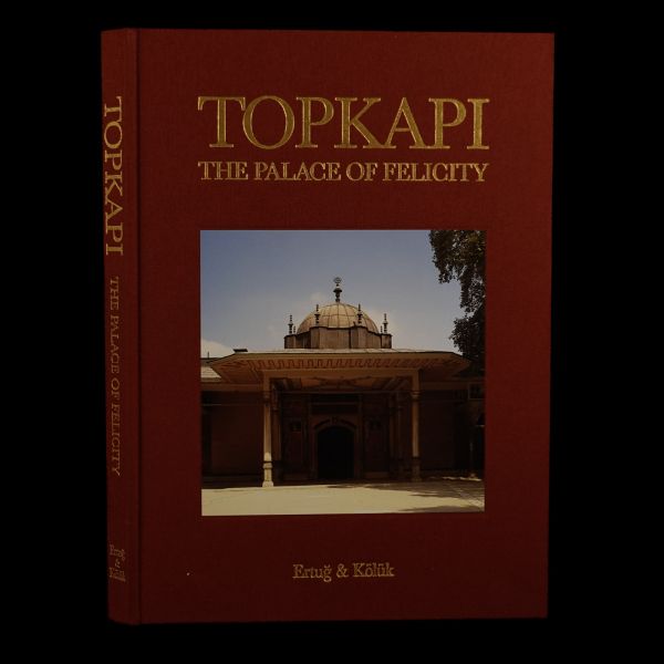 TOPKAPI (The Palace Of Felicity), (Concep and photography: Ahmet Ertuğ / Editors for the Turkish text: Filiz Çağman, Engin Yenal / Editor for the English text: Robert Bragner), Published by Ertuğ&Kölük, 244 sayfa, 27x37 cm...