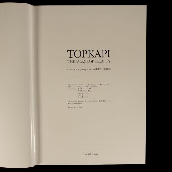 TOPKAPI (The Palace Of Felicity), (Concep and photography: Ahmet Ertuğ / Editors for the Turkish text: Filiz Çağman, Engin Yenal / Editor for the English text: Robert Bragner), Published by Ertuğ&Kölük, 244 sayfa, 27x37 cm...