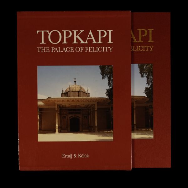 TOPKAPI (The Palace Of Felicity), (Concep and photography: Ahmet Ertuğ / Editors for the Turkish text: Filiz Çağman, Engin Yenal / Editor for the English text: Robert Bragner), Published by Ertuğ&Kölük, 244 sayfa, 27x37 cm...