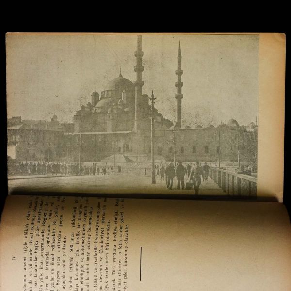 Dünkü, Bugünkü, Yarınki İSTANBUL, Abidin Daver, 1944, Belediye Matbaası, 68+4 sayfa+12 fotoğraf, 17x24 cm…