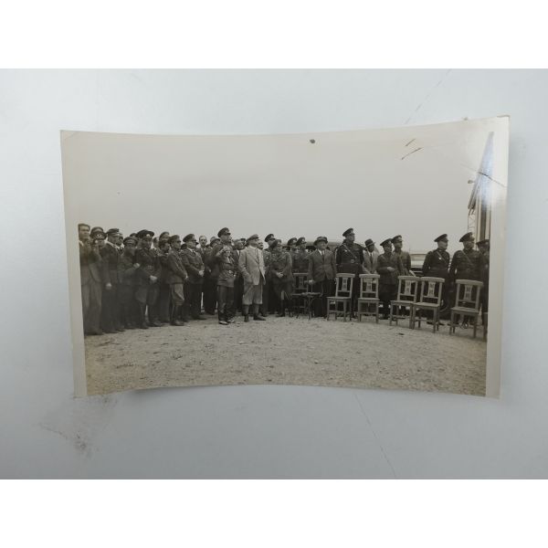 Mustafa Kemal Atatürk, Sabiha Gökçen ve Fahrettin Altay 9 Haziran 1936 tarihinde Eskişehir Hava Mektebi Kumandanlığı ziyaretinde, 16x10 cm...