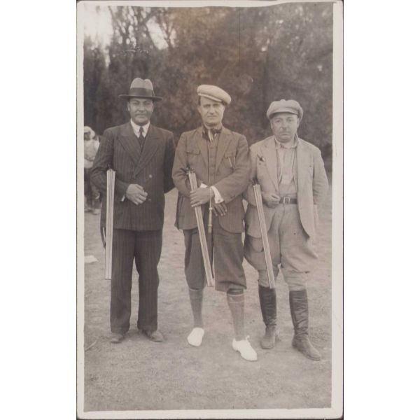 Kırşehir Maarif Müdürü ve Kırşehir Ağır Ceza Reisi hatıra fotoğrafı.