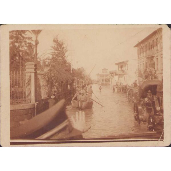 1930 tarihli Adana su baskını esnasına ait fotoğraflar lotu, 3 adet, arkası ithaflı, 8,5x6 ve 11x8 cm.