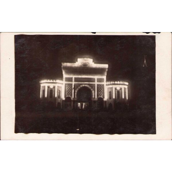 İstanbul Üniversitesi gece görünümü, editör A. Djevad