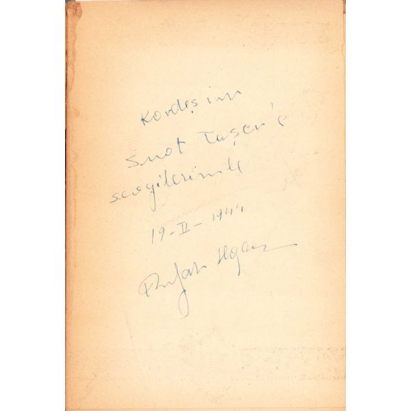 Rıfat Ilgaz'ın Yasaklanıp Toplatılan Şiir Kitabı: Sınıf, Rıfat Ilgaz'dan Suat Taşer'e imzalı ve ithaflı, Devrim Kitabevi, 1944.