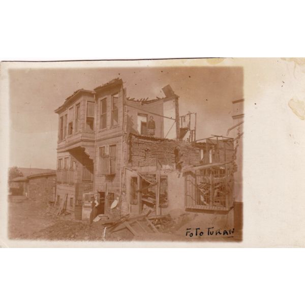 Balıkesir Erdek Depreminde Yıkılan Evler Foto Turan
